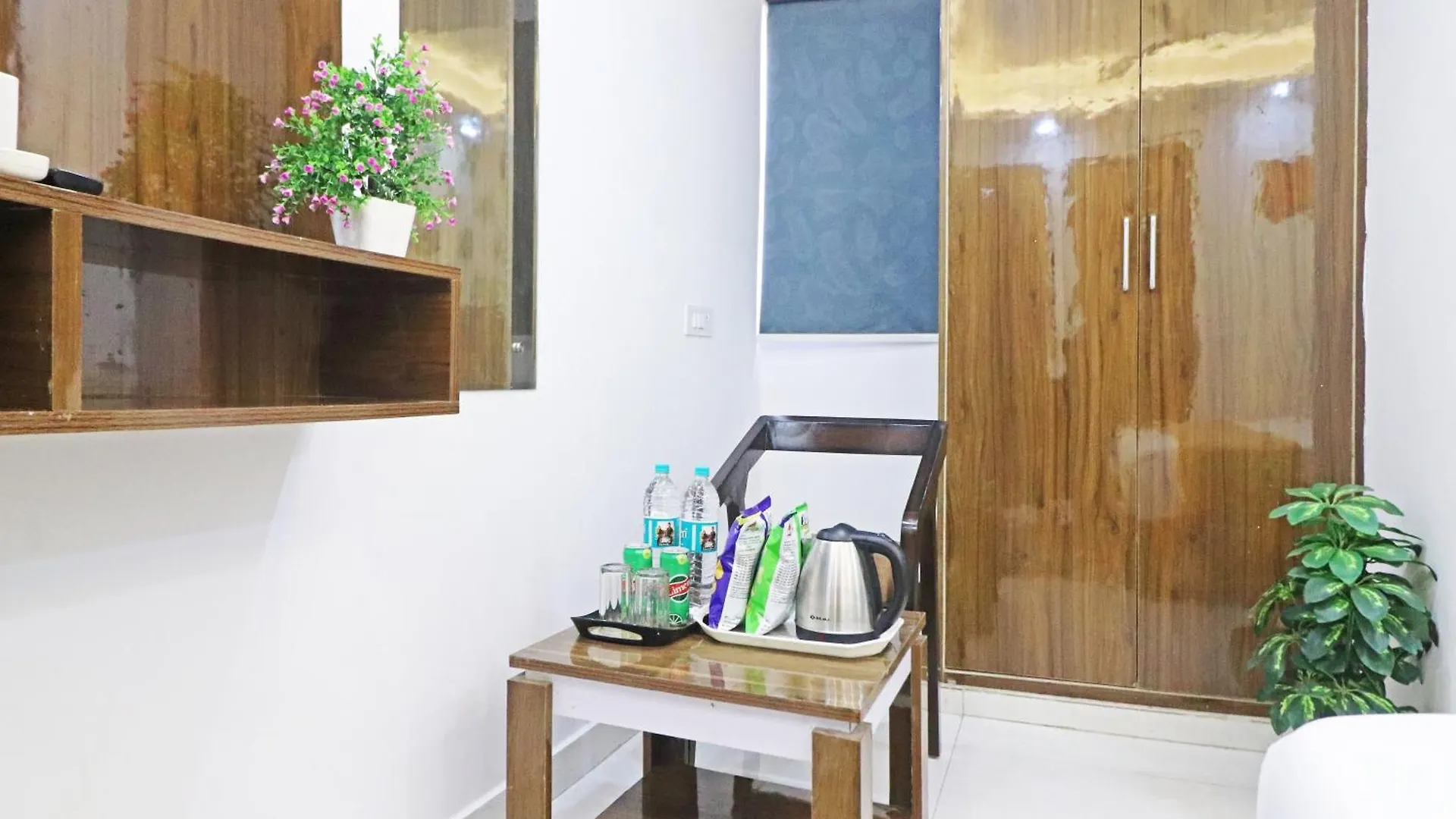 Airport Tulip Suites Near Delhi Airport New Delhi 4*,