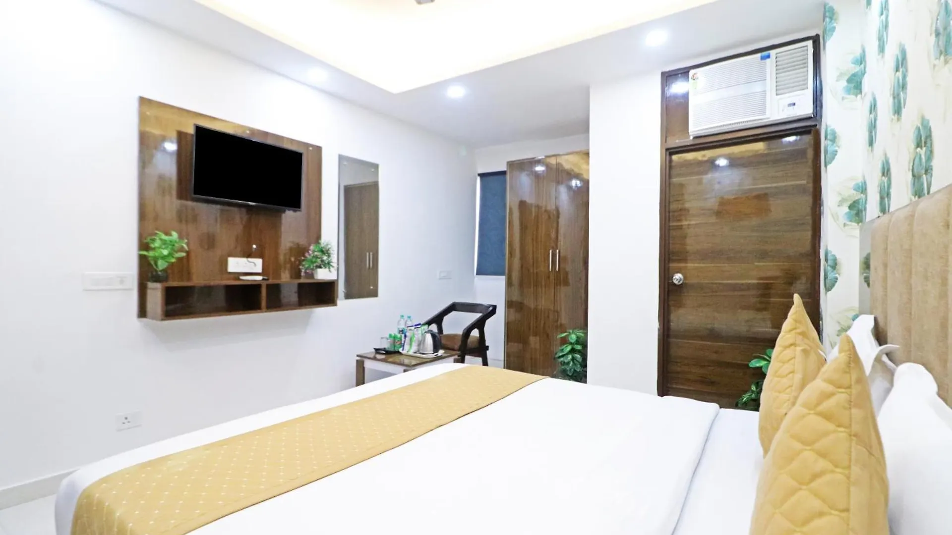 Airport Tulip Suites Near Delhi Airport New Delhi 4*,  India