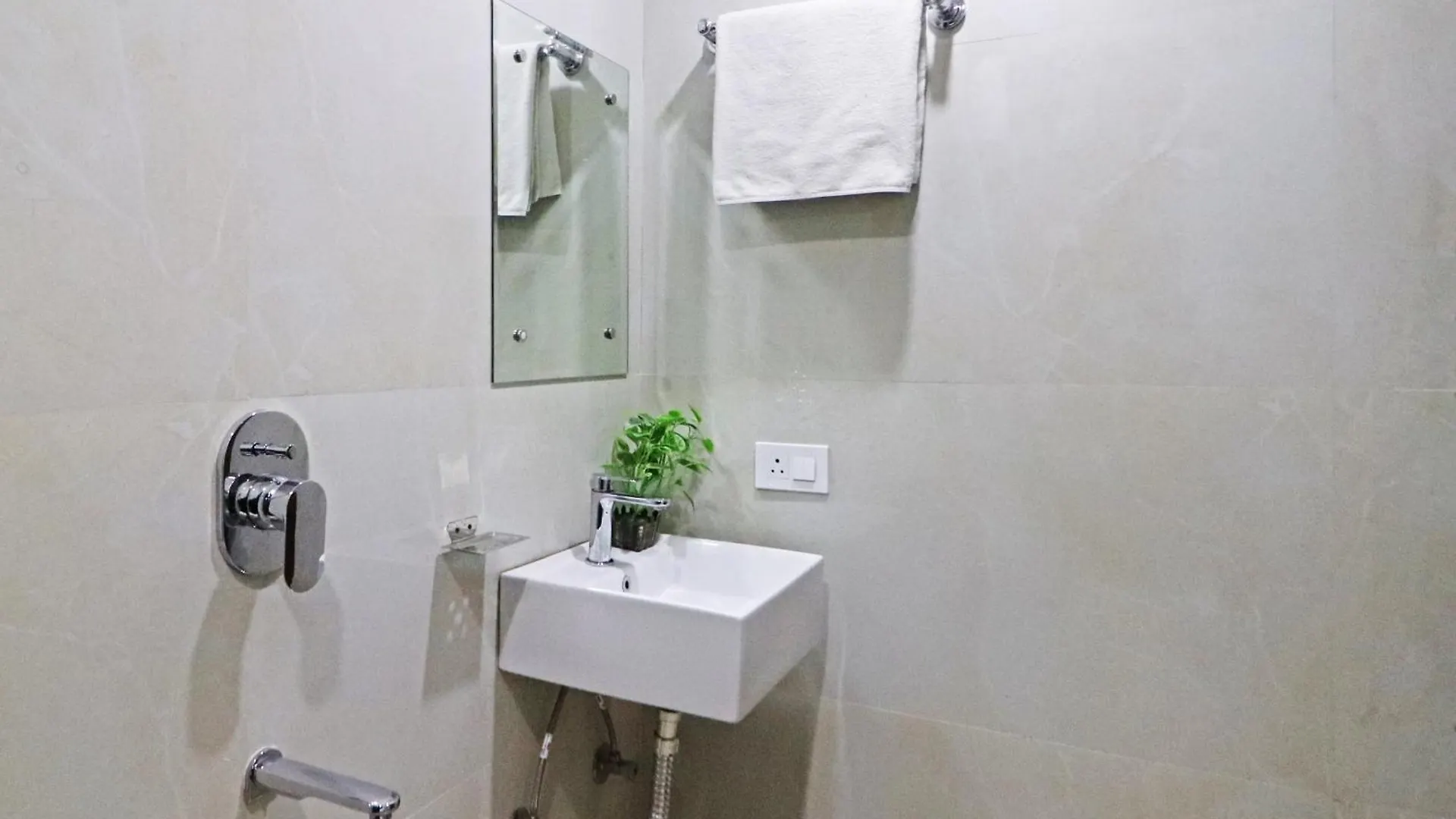 **** Hotel Airport Tulip Suites Near Delhi Airport New Delhi India